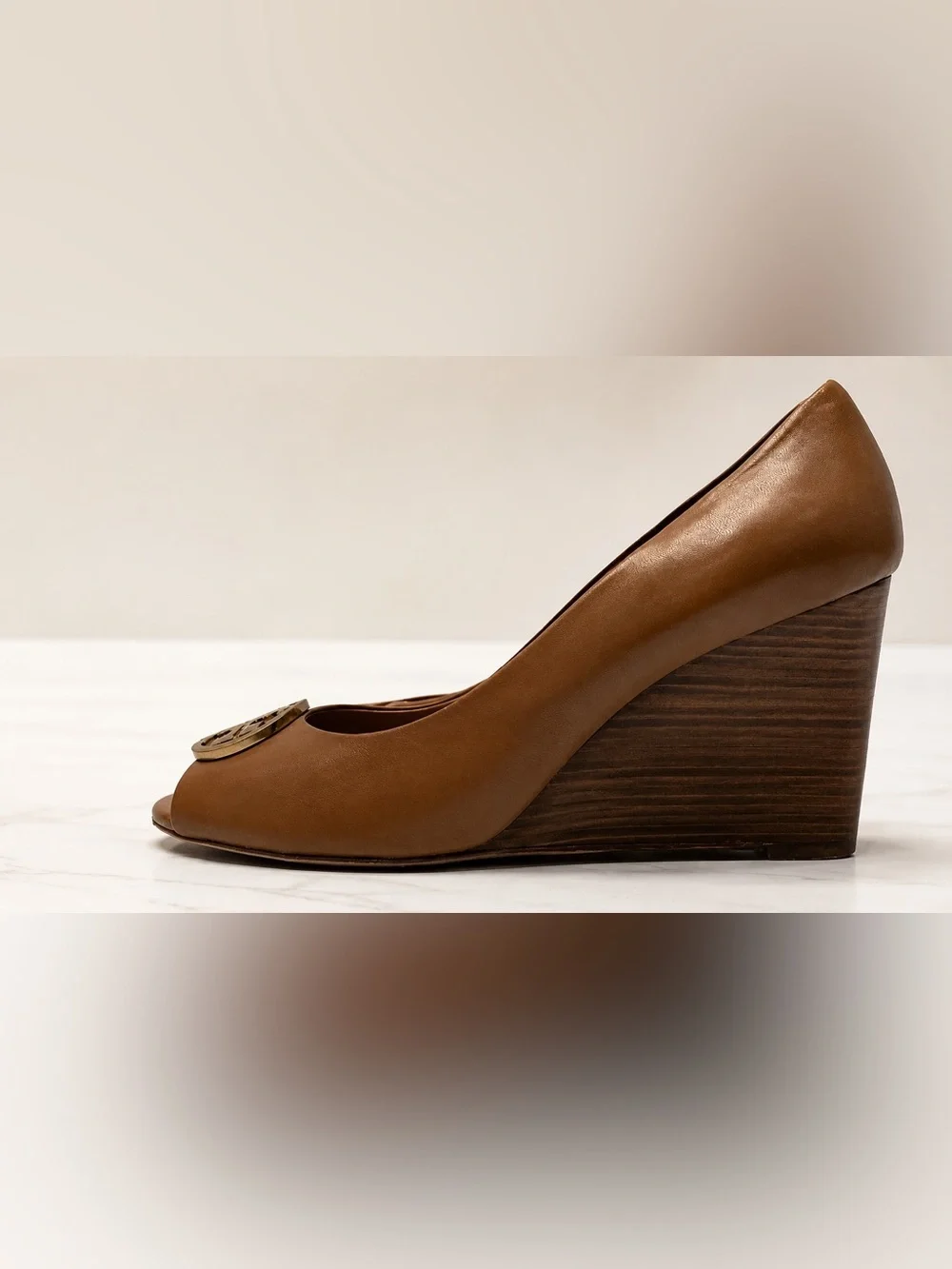 Tory Burch Women’s Size 8M Brown Leather Peep Toe Wedge Heels Logo Pumps